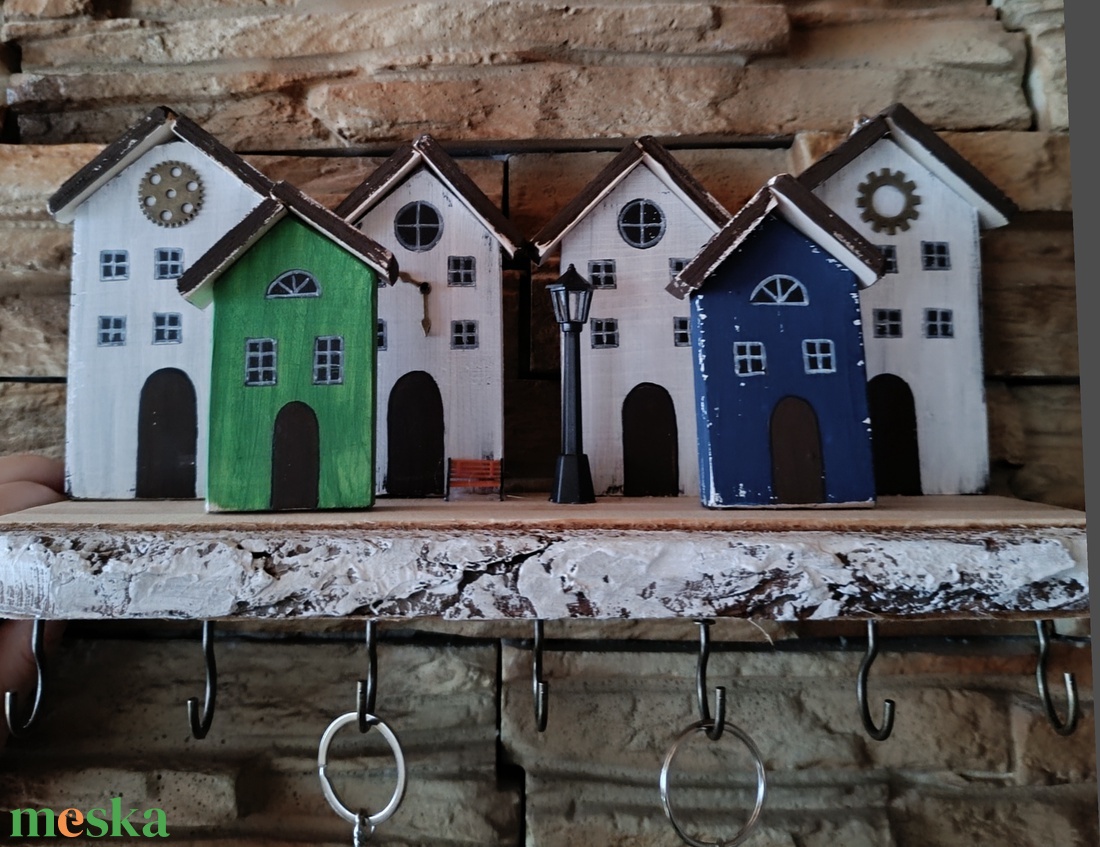 Fa fali kulcstartó utcaképpel - otthon & életmód - dekoráció - fali és függő dekoráció - fali kulcstartó - Meska.hu