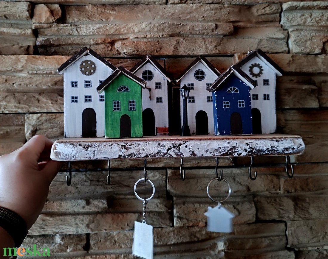 Fa fali kulcstartó utcaképpel - otthon & életmód - dekoráció - fali és függő dekoráció - fali kulcstartó - Meska.hu