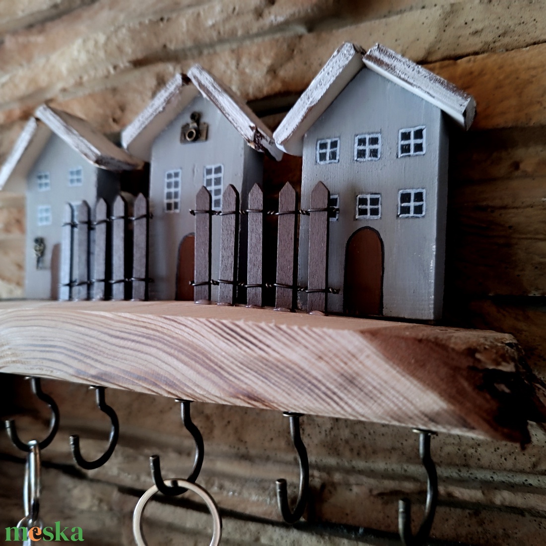 Szürke házikós fa fali kulcstartó  - otthon & életmód - dekoráció - fali és függő dekoráció - fali kulcstartó - Meska.hu