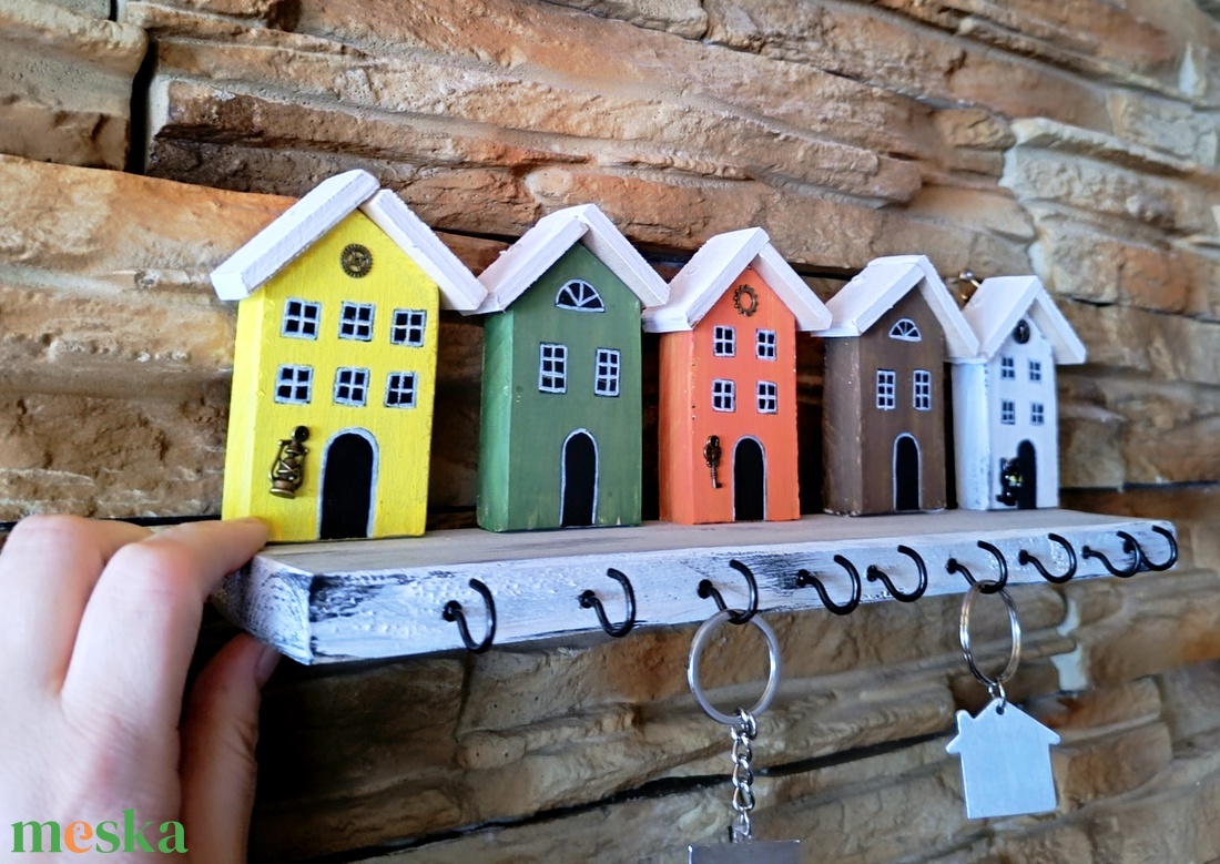 Fa fali kulcstartó színes házikókkal - otthon & életmód - dekoráció - fali és függő dekoráció - fali kulcstartó - Meska.hu