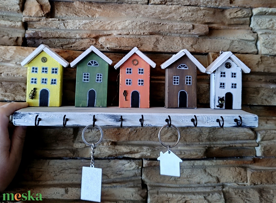 Fa fali kulcstartó színes házikókkal - otthon & életmód - dekoráció - fali és függő dekoráció - fali kulcstartó - Meska.hu