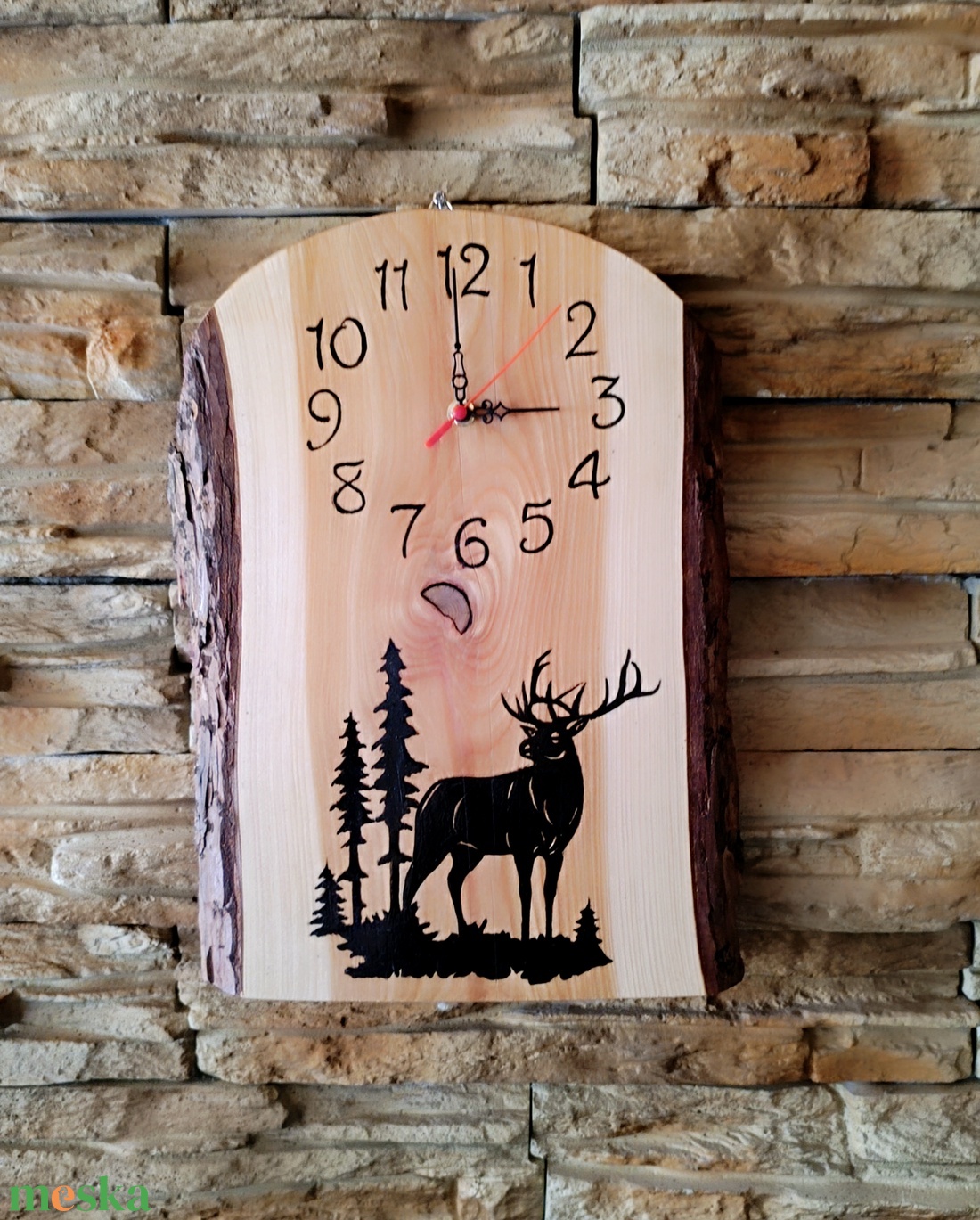 Fából készült falióra erdei szarvassal - otthon & életmód - dekoráció - fali és függő dekoráció - falióra & óra - Meska.hu