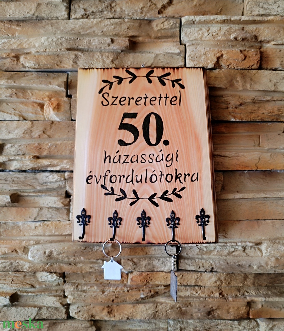 Fából készült fali kulcstartó 50.házassági évforduló alkalmából  - otthon & életmód - dekoráció - fali és függő dekoráció - fali kulcstartó - Meska.hu