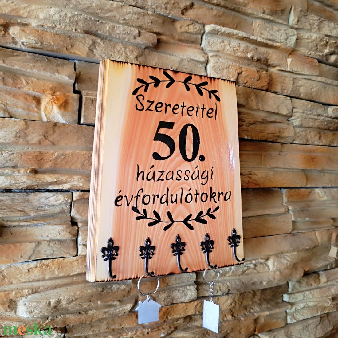 Fából készült fali kulcstartó 50.házassági évforduló alkalmából  - otthon & életmód - dekoráció - fali és függő dekoráció - fali kulcstartó - Meska.hu