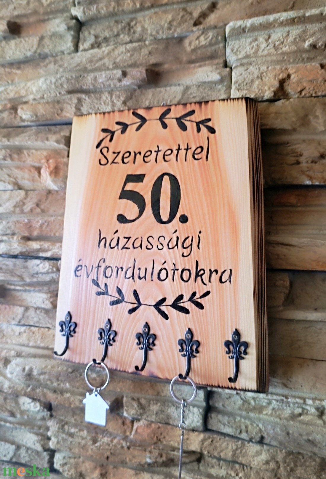 Fából készült fali kulcstartó 50.házassági évforduló alkalmából  - otthon & életmód - dekoráció - fali és függő dekoráció - fali kulcstartó - Meska.hu