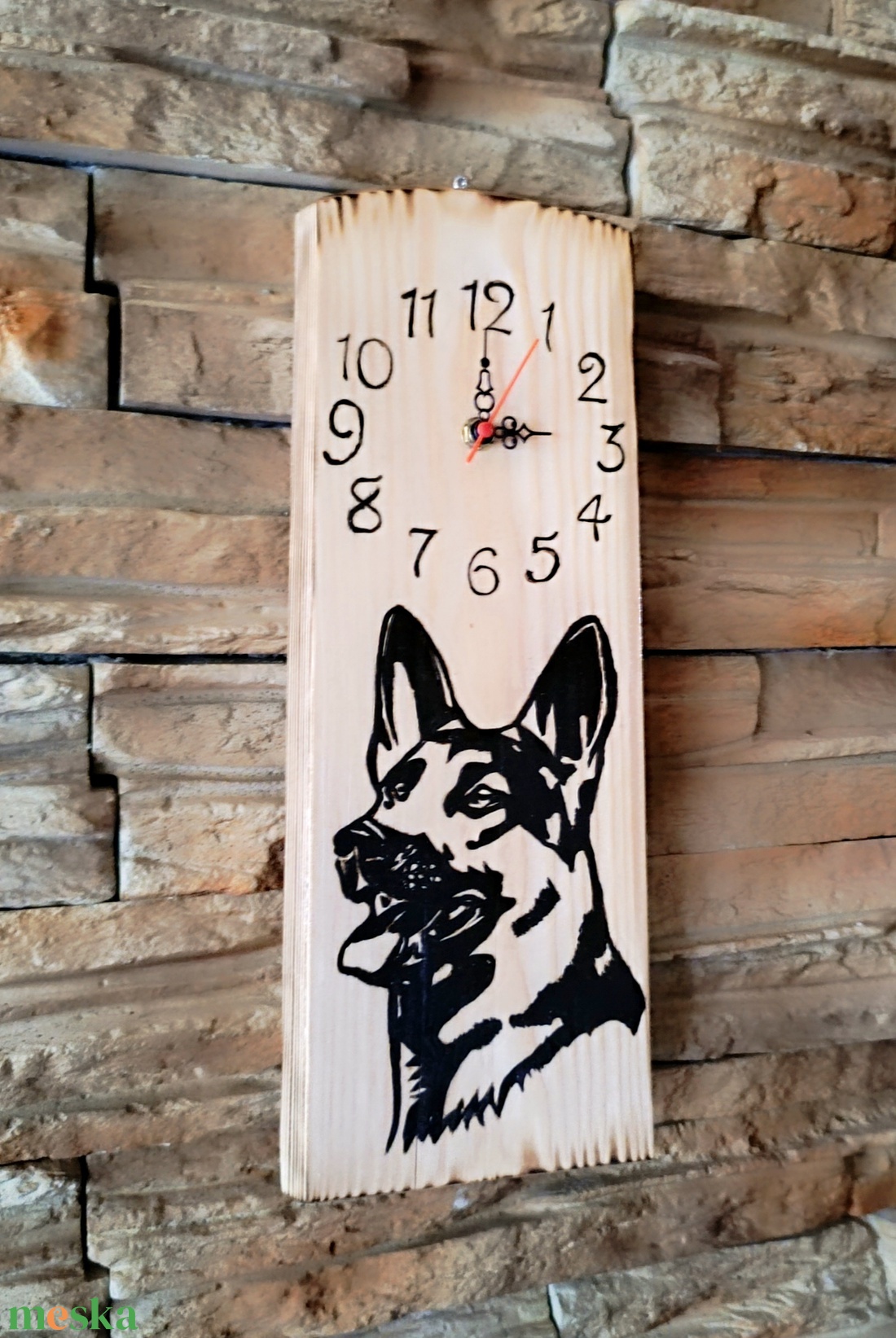 Fa falióra németjuhász kutyussal  - otthon & életmód - dekoráció - fali és függő dekoráció - falióra & óra - Meska.hu