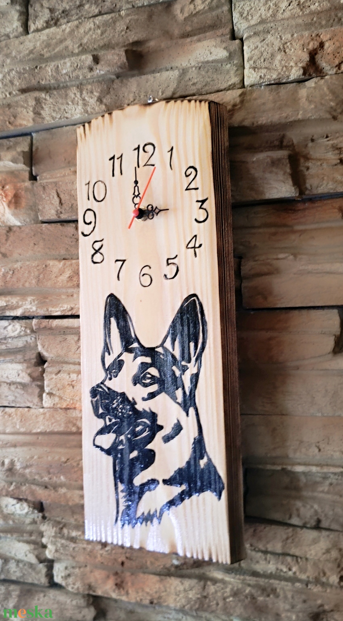 Fa falióra németjuhász kutyussal  - otthon & életmód - dekoráció - fali és függő dekoráció - falióra & óra - Meska.hu