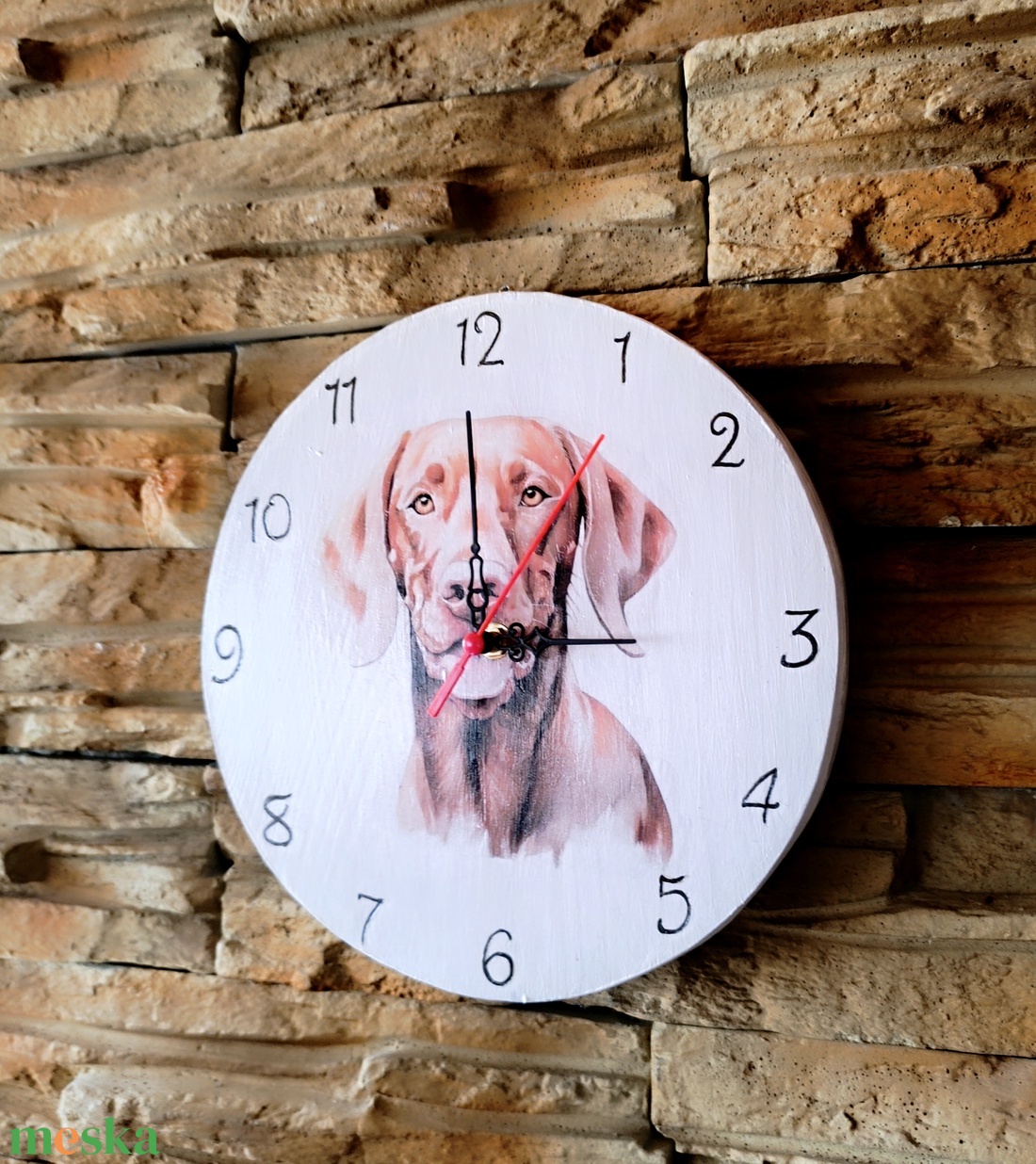 Fehér fa falióra vizsla kutyával  - otthon & életmód - dekoráció - fali és függő dekoráció - falióra & óra - Meska.hu