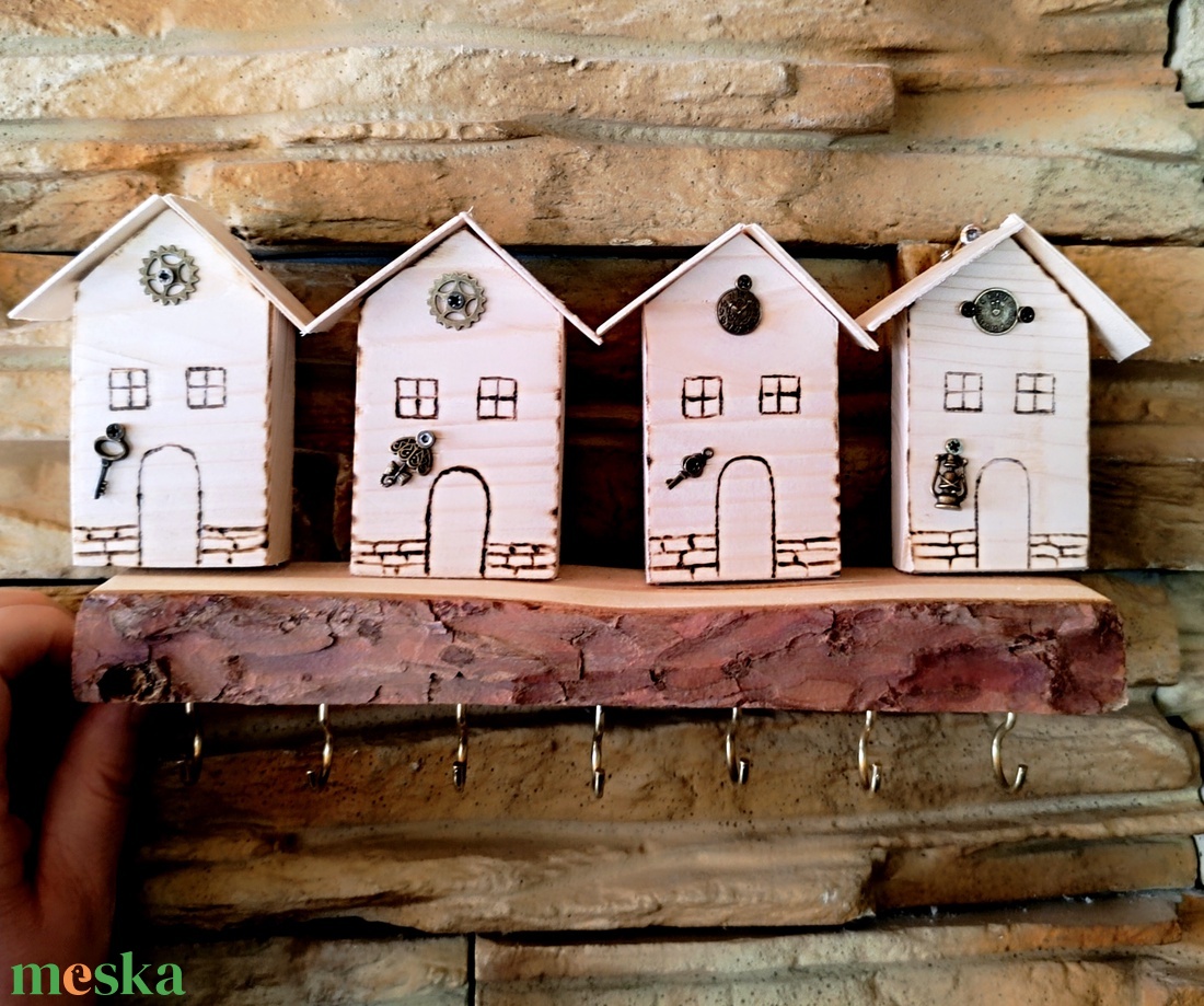 Fa fali kulcstartó házikókkal  - otthon & életmód - dekoráció - fali és függő dekoráció - fali kulcstartó - Meska.hu