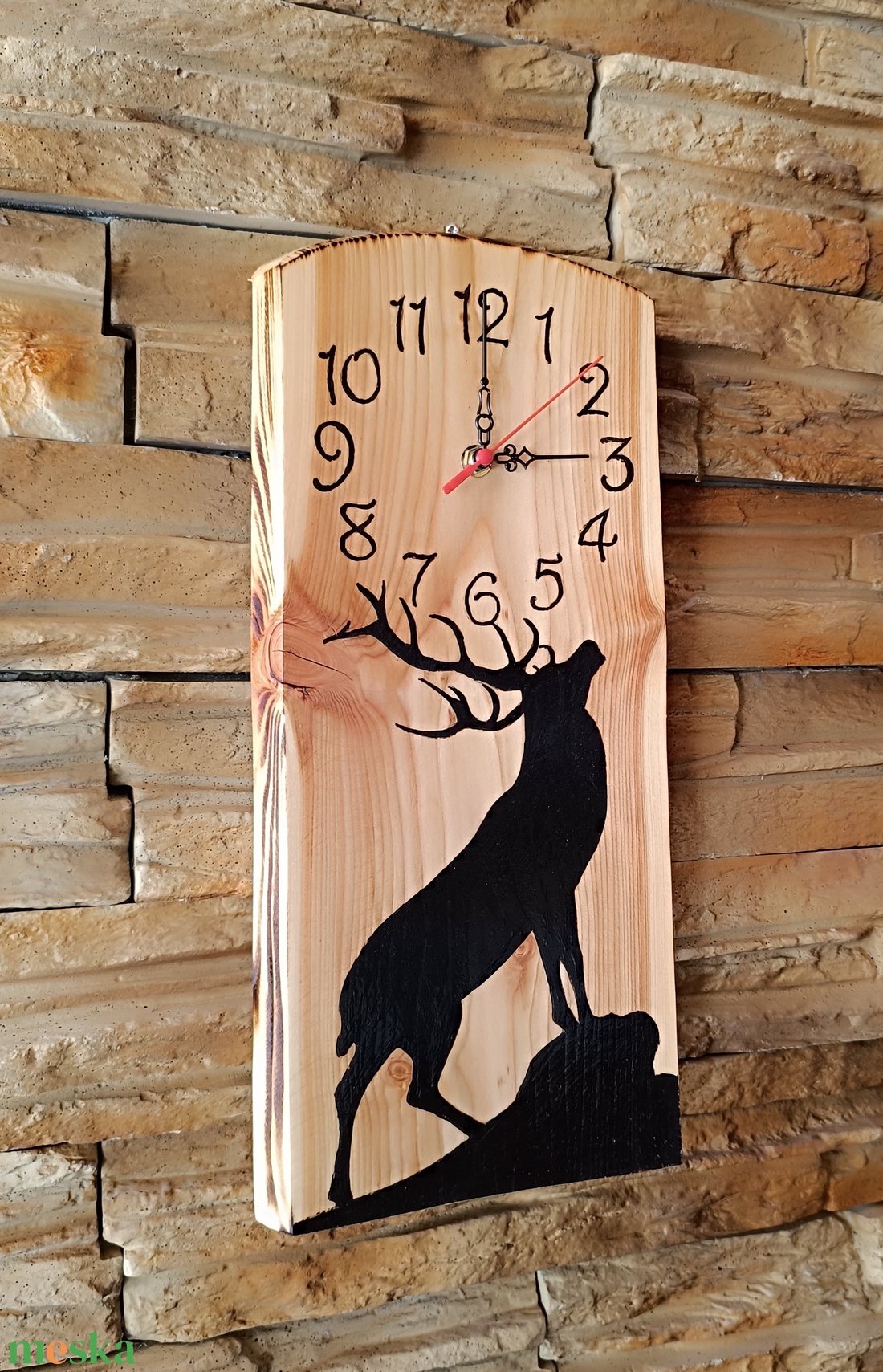 Fa falióra dombon álló szarvas sziluettel díszítve  - otthon & életmód - dekoráció - fali és függő dekoráció - falióra & óra - Meska.hu
