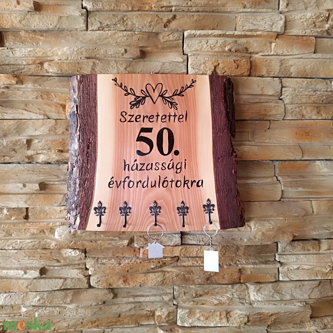 Egyedi, fából készült fali kulcstartó 50.házassági évforduló alkalmából  - otthon & életmód - dekoráció - fali és függő dekoráció - fali kulcstartó - Meska.hu