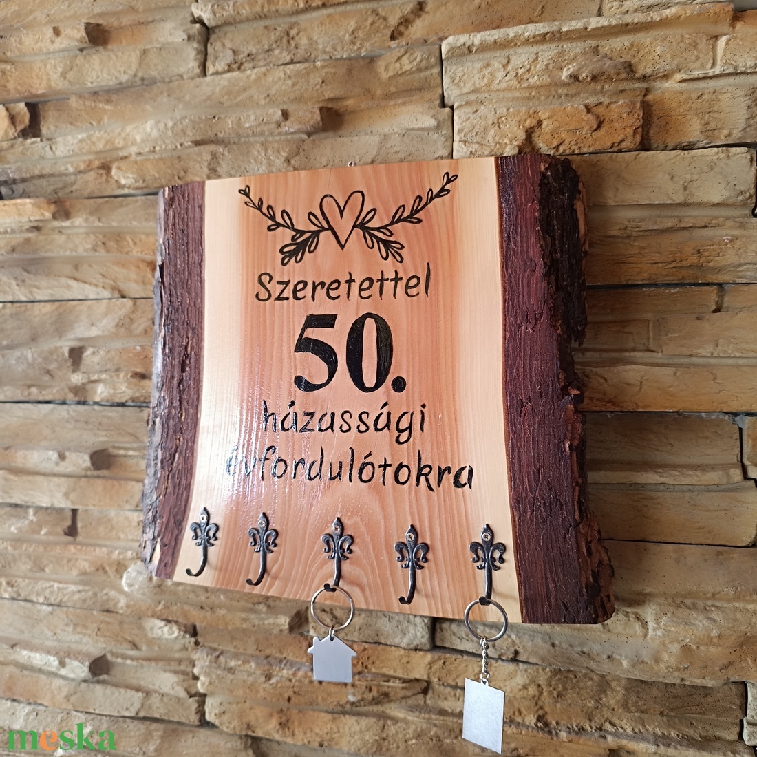 Egyedi, fából készült fali kulcstartó 50.házassági évforduló alkalmából  - otthon & életmód - dekoráció - fali és függő dekoráció - fali kulcstartó - Meska.hu