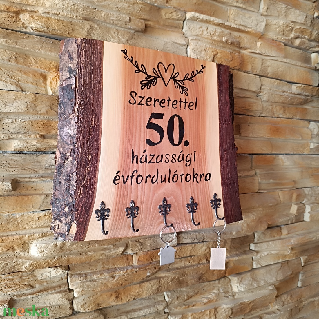 Egyedi, fából készült fali kulcstartó 50.házassági évforduló alkalmából  - otthon & életmód - dekoráció - fali és függő dekoráció - fali kulcstartó - Meska.hu