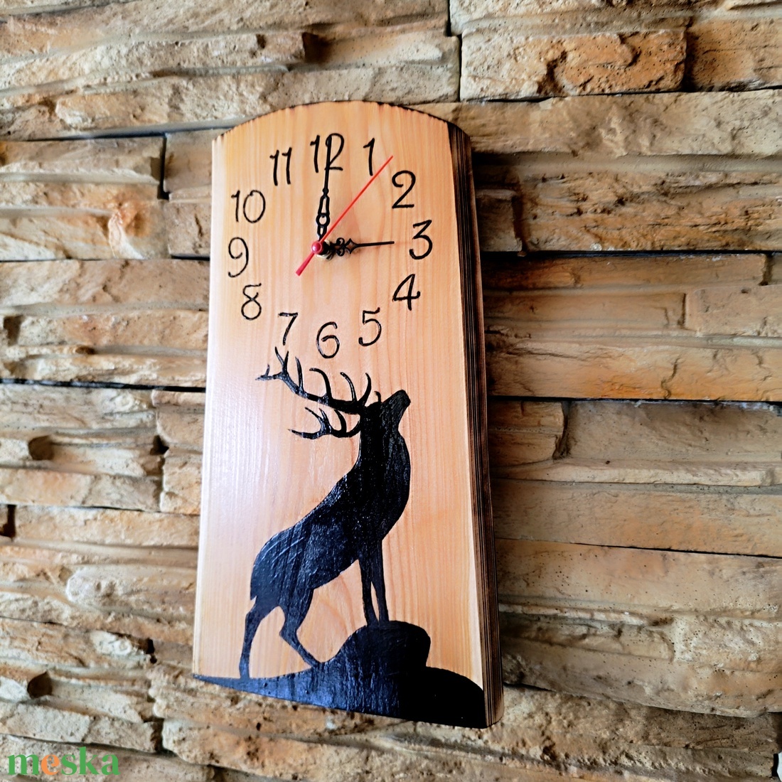 Szarvas sziluettel díszített kézműves fa falióra  - otthon & életmód - dekoráció - fali és függő dekoráció - falióra & óra - Meska.hu