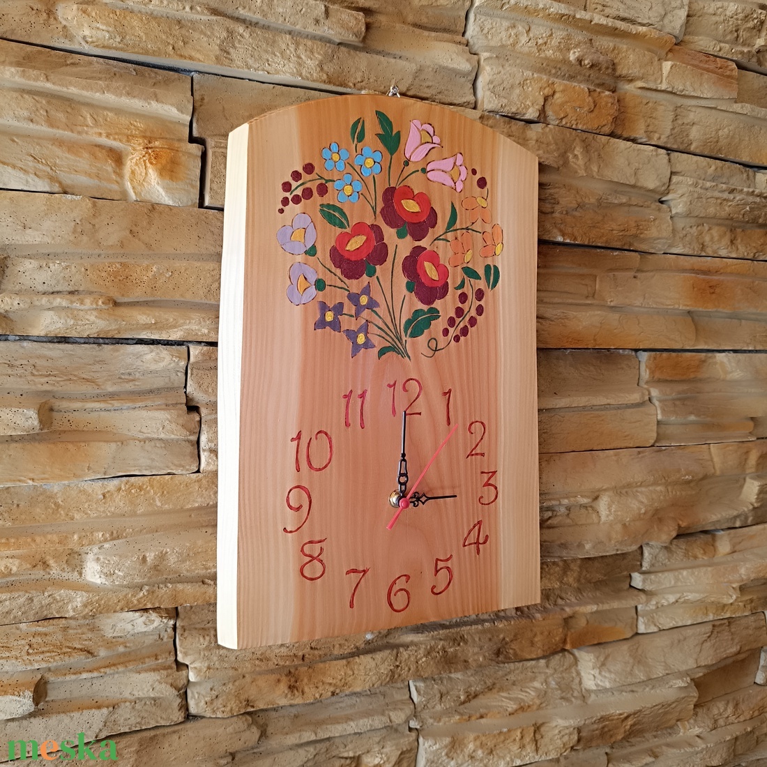 Kézzel festett népi motívumos fa falióra - otthon & életmód - dekoráció - fali és függő dekoráció - falióra & óra - Meska.hu