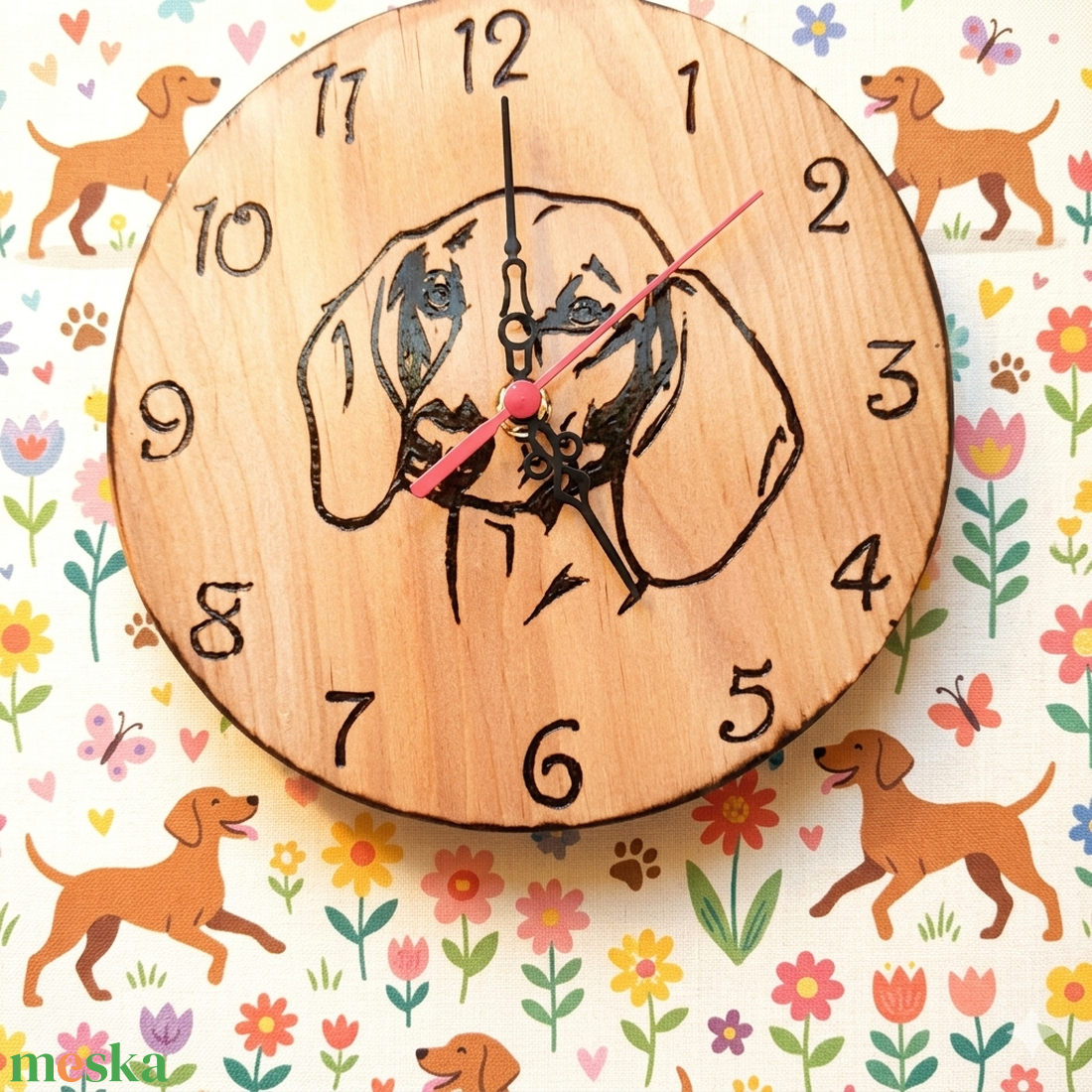 Fa óra tacskó kutyussal  - otthon & életmód - dekoráció - fali és függő dekoráció - falióra & óra - Meska.hu