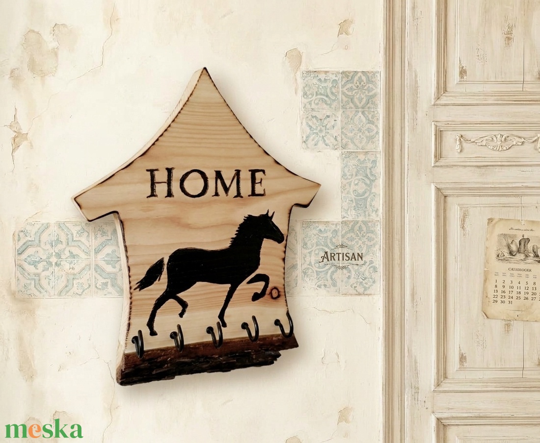 Házikó formájú home felirattal díszített lovas fali kulcstartó  - otthon & életmód - dekoráció - fali és függő dekoráció - fali kulcstartó - Meska.hu