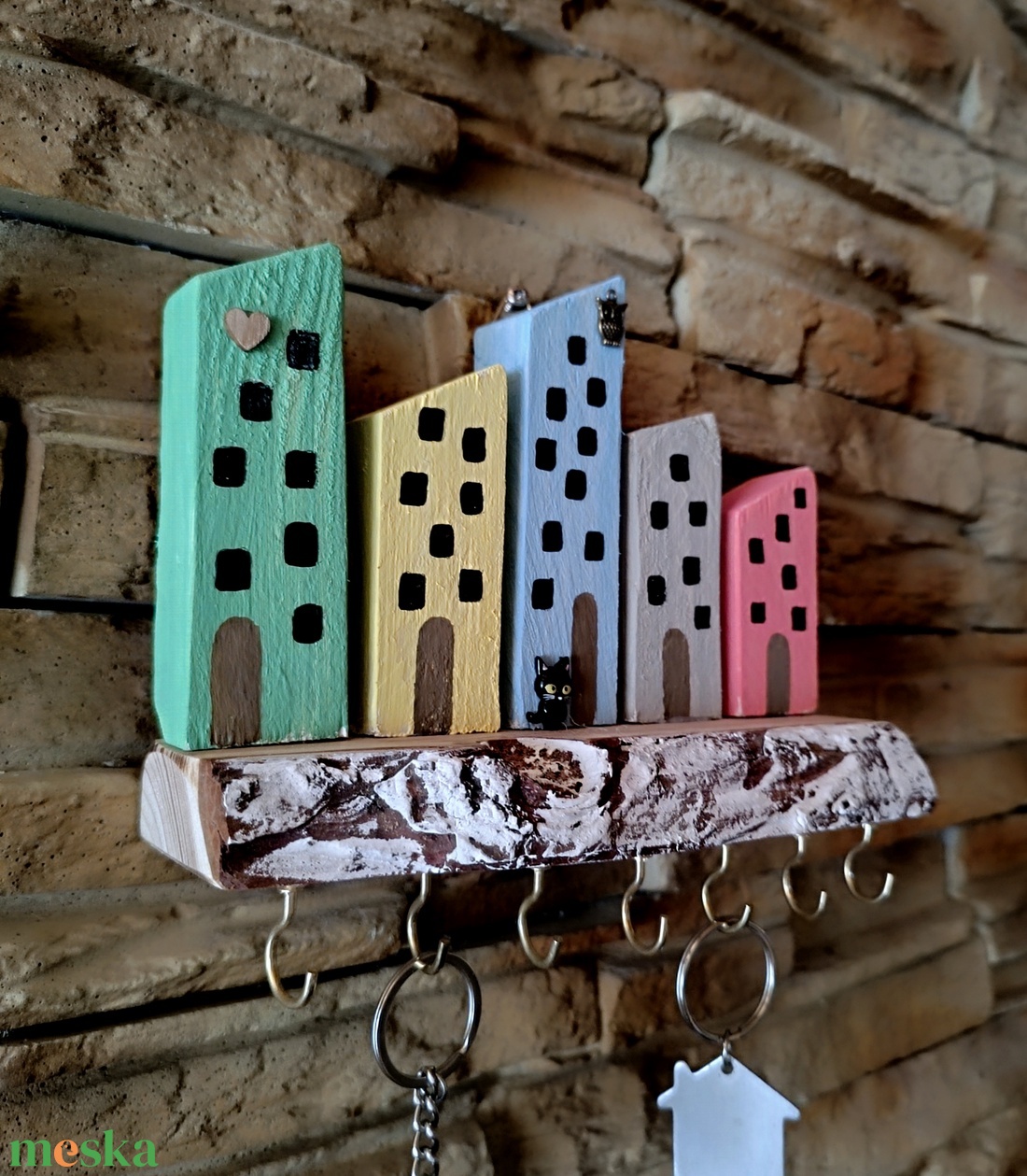 Meseházikós fali kulcstartó � Egyedi, kézzel festett fa fali dísz cuki figurákkal - otthon & életmód - dekoráció - fali és függő dekoráció - fali kulcstartó - Meska.hu