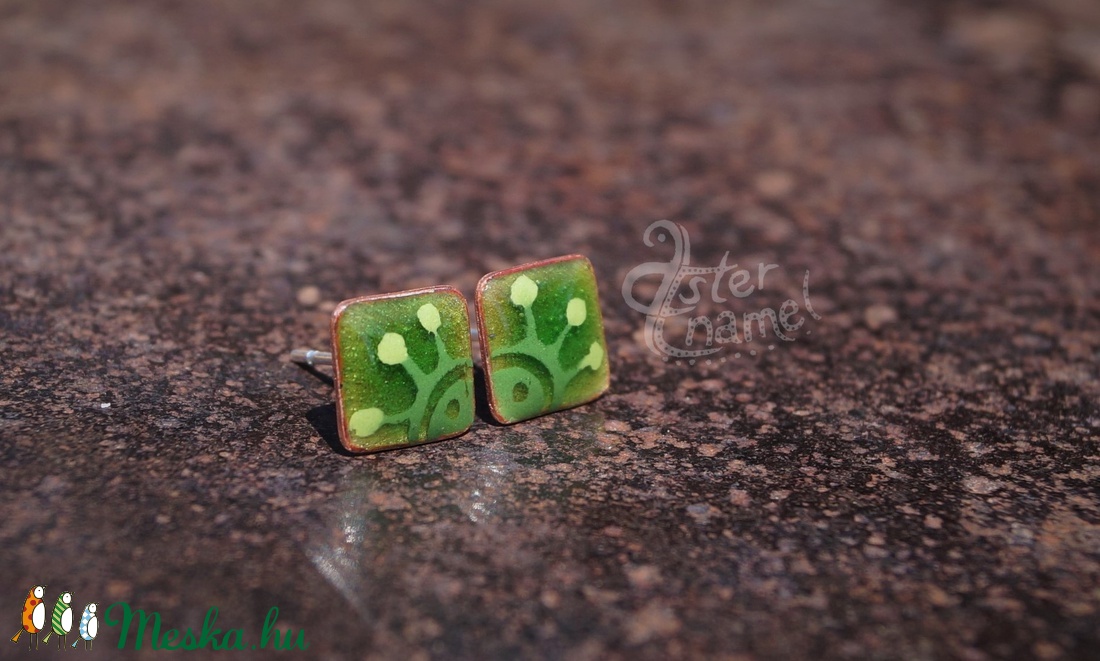 Négszögletes tűzzománc pontfülbevaló, zöld -  - Meska.hu