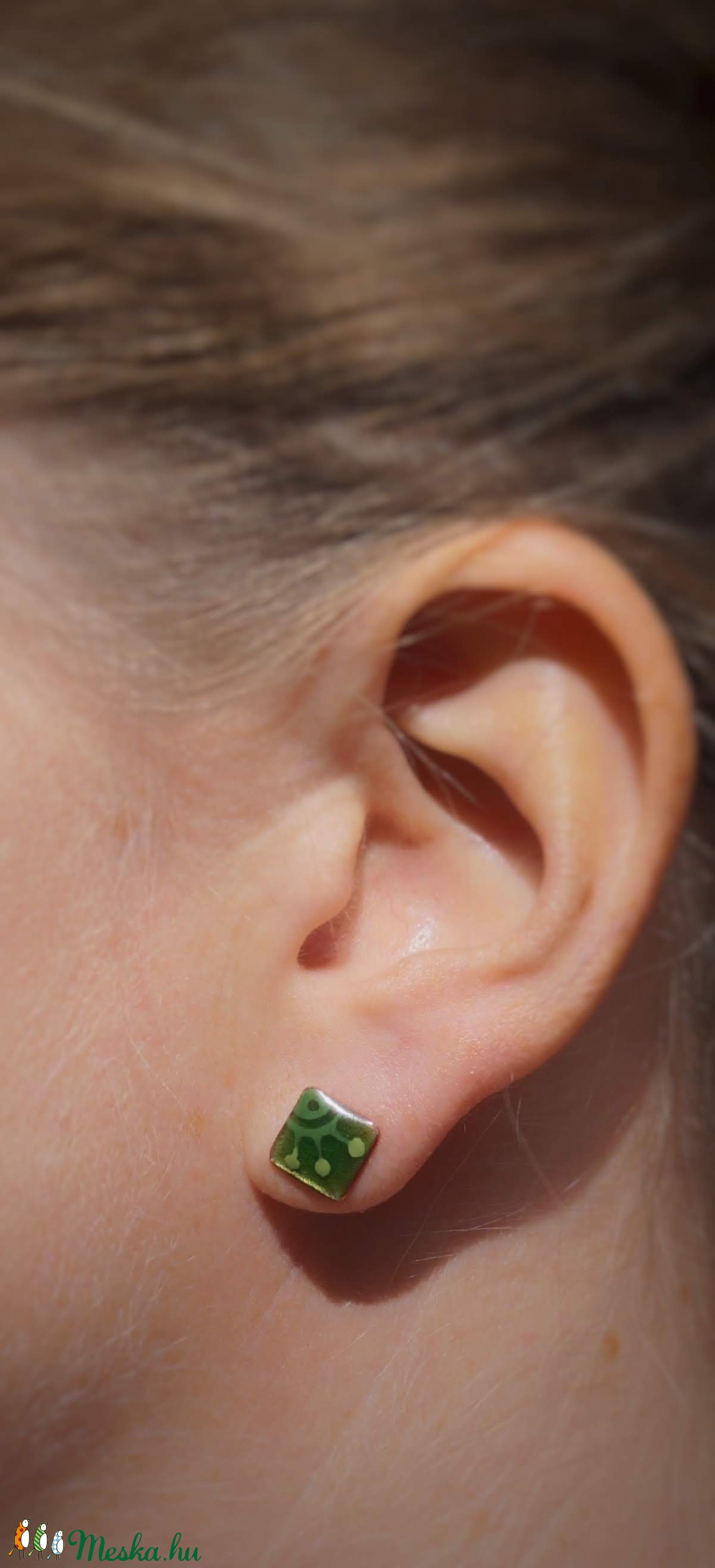 Négszögletes tűzzománc pontfülbevaló, zöld -  - Meska.hu