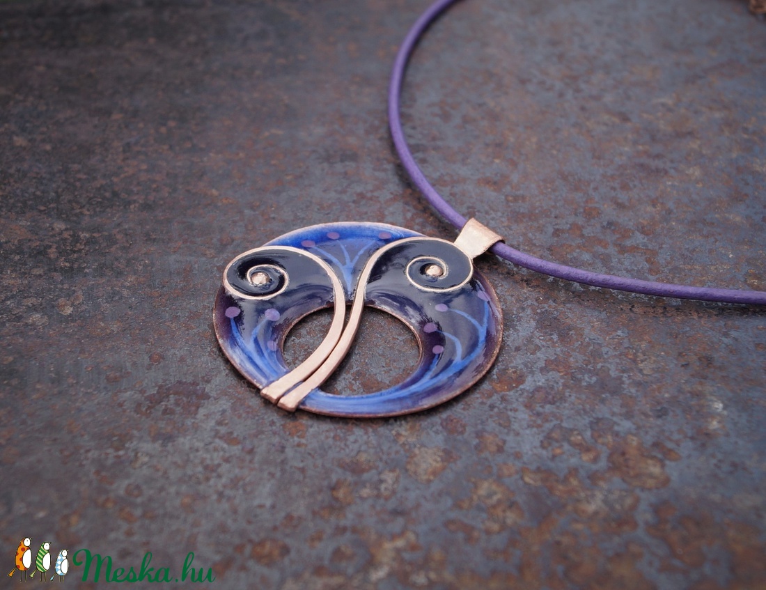 Kerek nagy duplacsigás tűzzománc medál, lila -  - Meska.hu