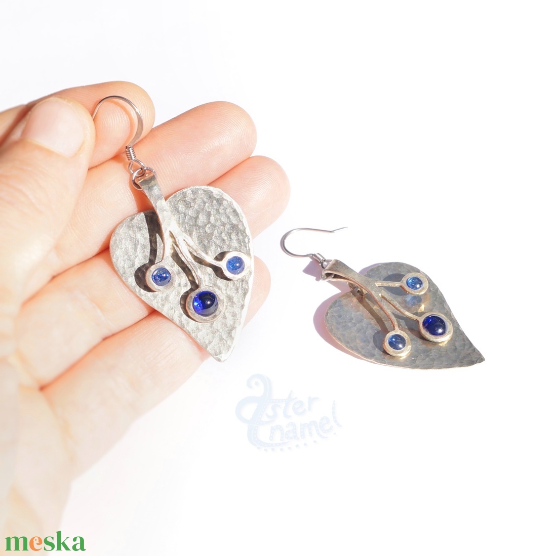 Sötétkék tűzzománcbogyós, levél alakú alpakka fülbevaló - ékszer - fülbevaló - lógó fülbevaló - Meska.hu Sötétkék tűzzománcbogyós, levél alakú alpakka fülbevaló - ékszer - fülbevaló - lógó fülbevaló - Meska.hu