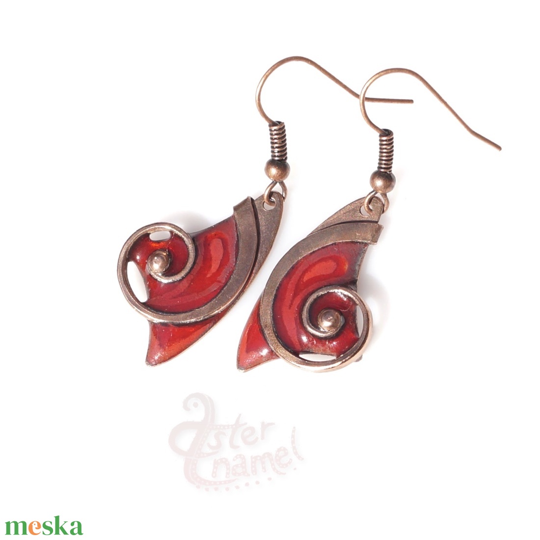 Piros csigás fülbevaló, háromszög-alakú - ékszer - fülbevaló - lógó fülbevaló - Meska.hu