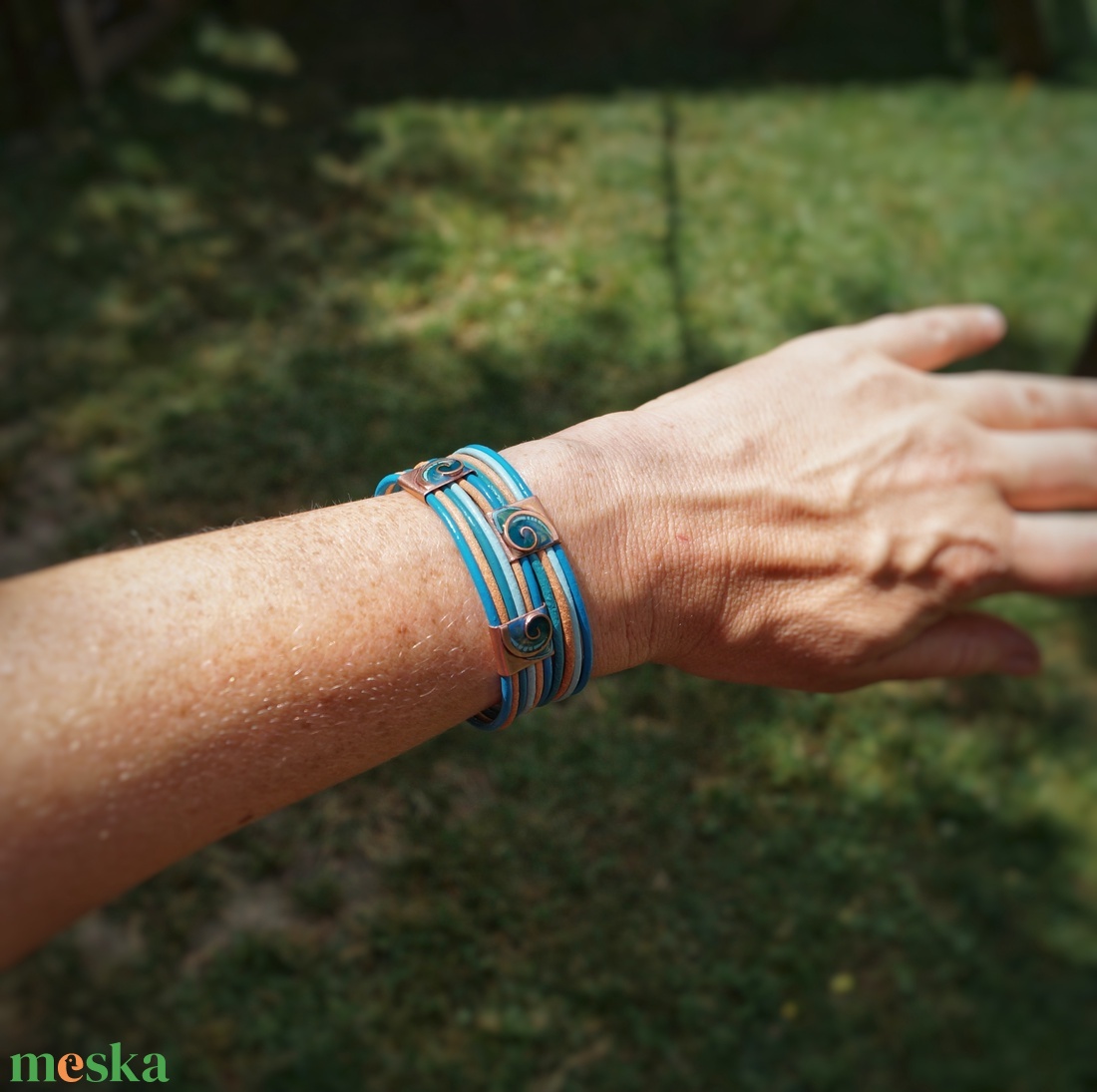 Türkizkék, csigás karkötő nvicus1 számára - ékszer - karkötő - széles karkötő - Meska.hu