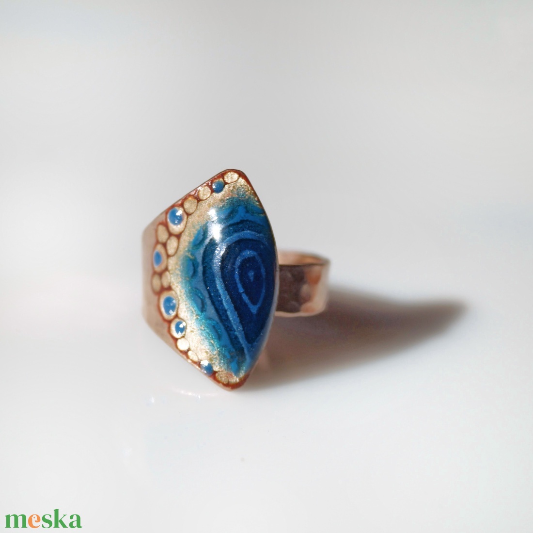 Kék kalapált gyűrű - ékszer - gyűrű - statement gyűrű - Meska.hu