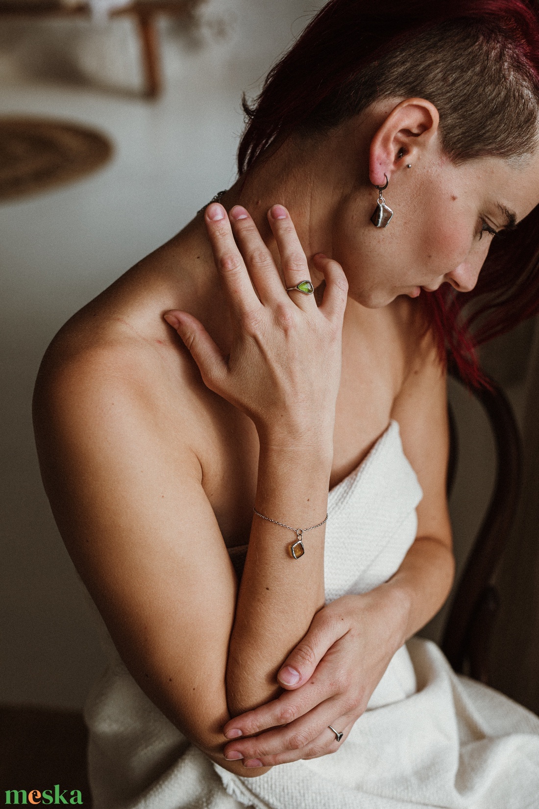 WEARhistory tiszta üveg gyűrű, színes üveggel, több 100 éves üvegtörmelékböl ami a világháborút is túléltve, etikus - ékszer - gyűrű - statement gyűrű - Meska.hu WEARhistory tiszta üveg gyűrű, színes üveggel, több 100 éves üvegtörmelékböl ami a világháborút is túléltve, etikus - ékszer - gyűrű - statement gyűrű - Meska.hu
