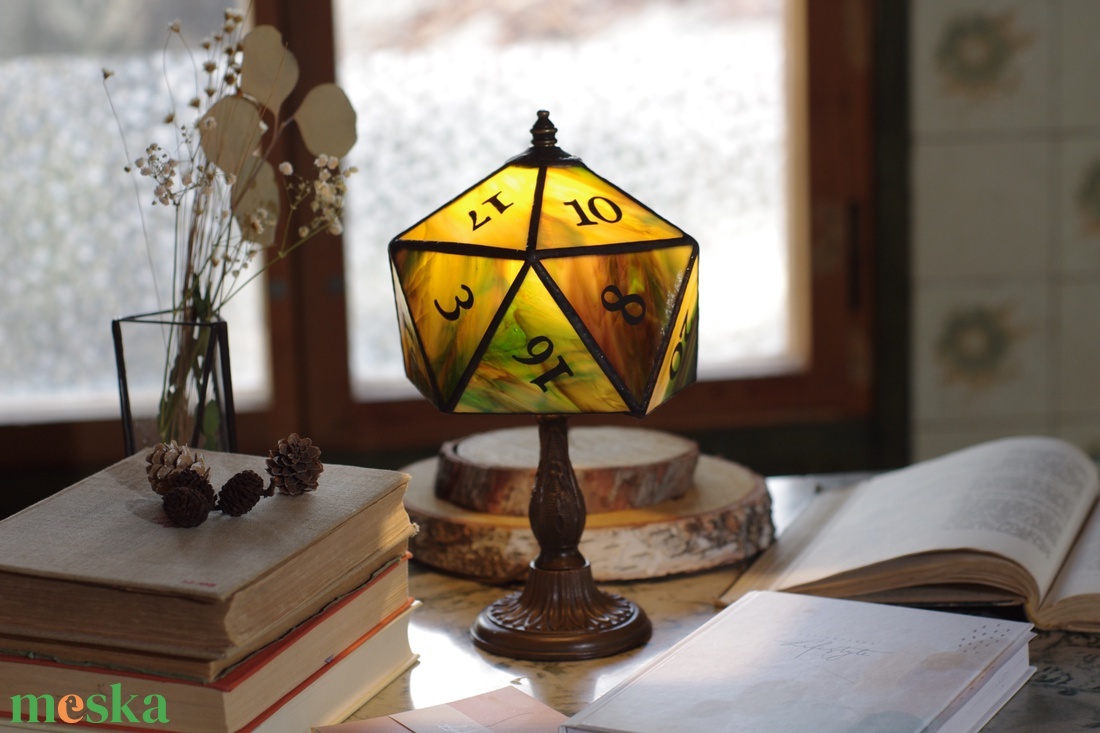 D20 kocka lámpa, asztali RPG lámpa, Tiffany lakásdekoráció, szerepjáték lámpa - otthon & életmód - lámpa - asztali lámpa - Meska.hu D20 kocka lámpa, asztali RPG lámpa, Tiffany lakásdekoráció, szerepjáték lámpa - otthon & életmód - lámpa - asztali lámpa - Meska.hu