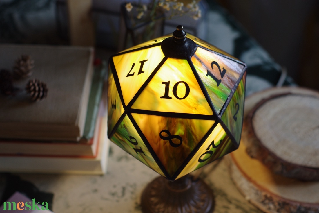 D20 kocka lámpa, asztali RPG lámpa, Tiffany lakásdekoráció, szerepjáték lámpa - otthon & életmód - lámpa - asztali lámpa - Meska.hu D20 kocka lámpa, asztali RPG lámpa, Tiffany lakásdekoráció, szerepjáték lámpa - otthon & életmód - lámpa - asztali lámpa - Meska.hu