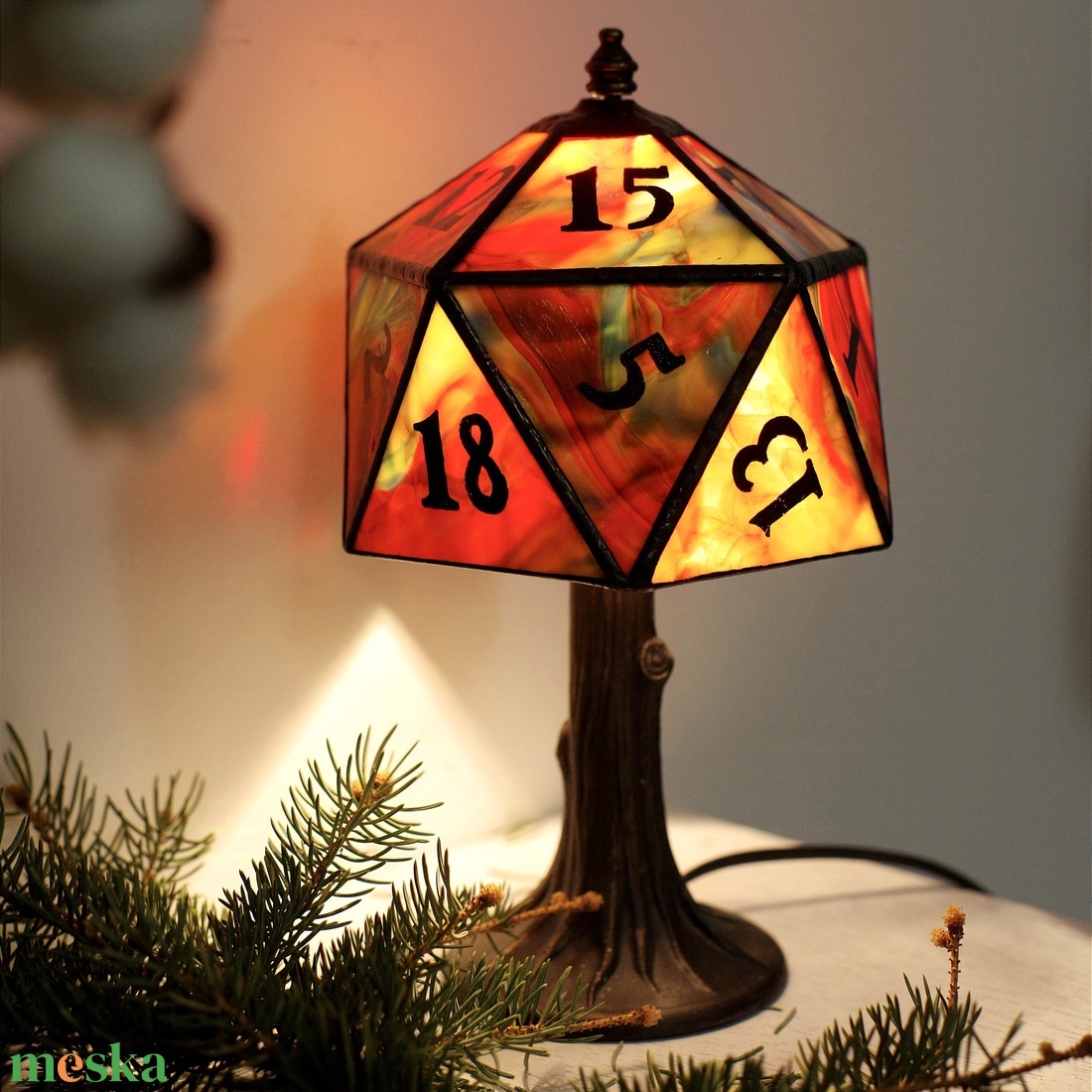 D20 kocka lámpa, asztali RPG lámpa, Tiffany lakásdekoráció, szerepjáték lámpa - otthon & életmód - lámpa - asztali lámpa - Meska.hu D20 kocka lámpa, asztali RPG lámpa, Tiffany lakásdekoráció, szerepjáték lámpa - otthon & életmód - lámpa - asztali lámpa - Meska.hu