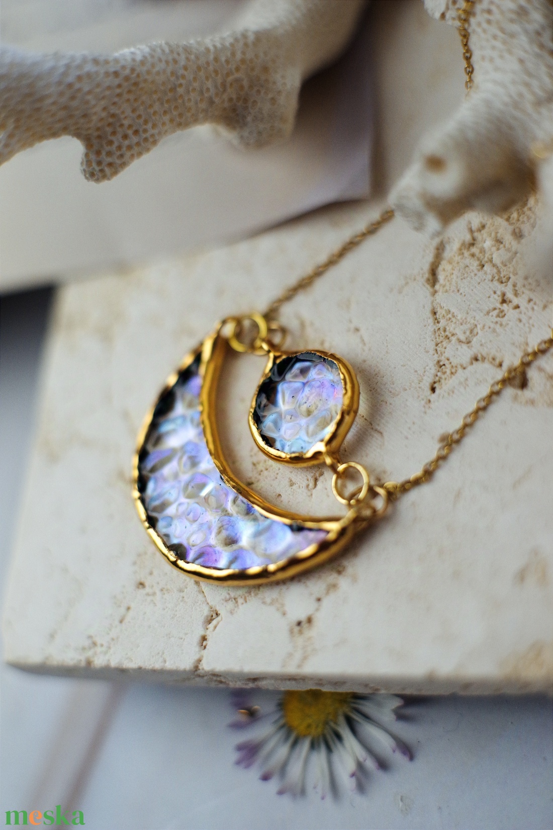 Irizált HOLD üveg nyaklánc aranyozott medál  - ékszer - nyaklánc - medál - Meska.hu