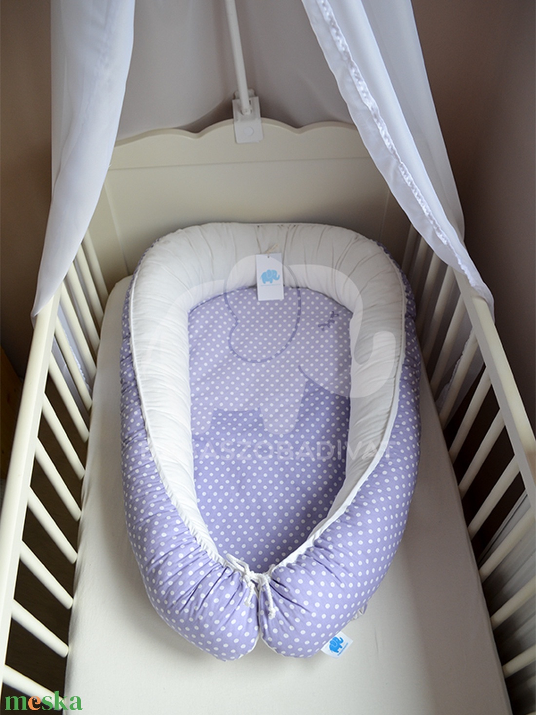 Levendula, lila, egyedi hímzéses babafészek - otthon & életmód - babaszoba, gyerekszoba - babaszoba, gyerekszoba - Meska.hu