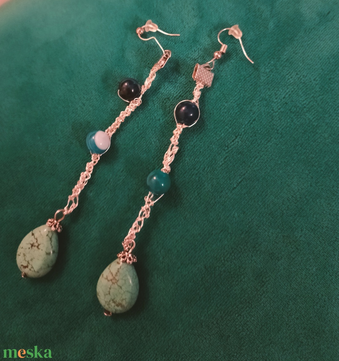 Dróttechnikával készült lógós fülbevaló türkiz ásványokkal - ékszer - fülbevaló - lógó fülbevaló - Meska.hu