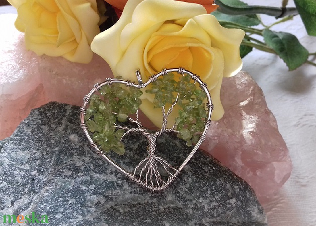 NAGY ÉLETFA MEDÁL TERM. VALÓDI PERIDOT CHIPS SZEMEKBŐL, RÓDIUMOS - ékszer - nyaklánc - medál - Meska.hu NAGY ÉLETFA MEDÁL TERM. VALÓDI PERIDOT CHIPS SZEMEKBŐL, RÓDIUMOS - ékszer - nyaklánc - medál - Meska.hu