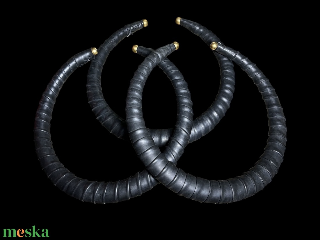 Újrahasznosított, bicikli belső gumiból készített nyakék - ékszer - nyaklánc - bogyós nyaklánc - Meska.hu