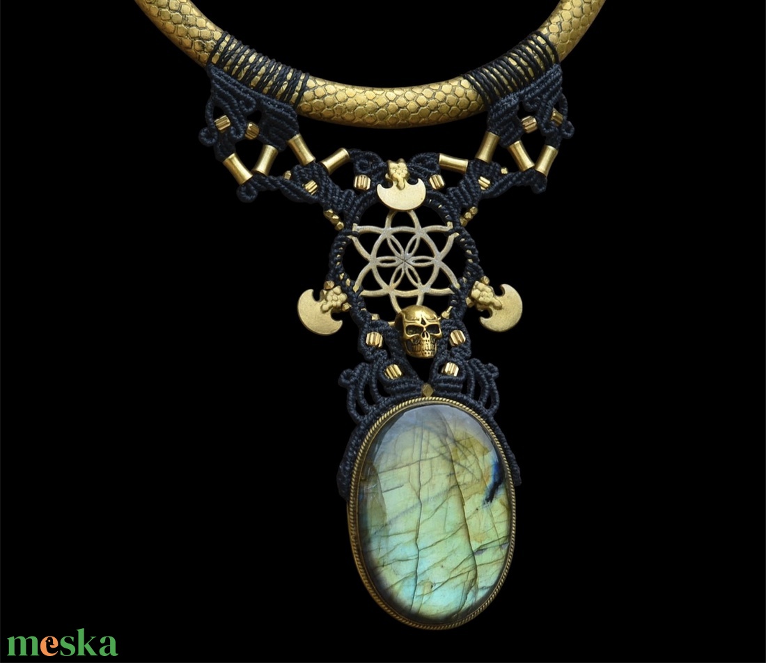 Kézzel készített Labradorit makramé nyakék - ékszer - nyaklánc - bogyós nyaklánc - Meska.hu