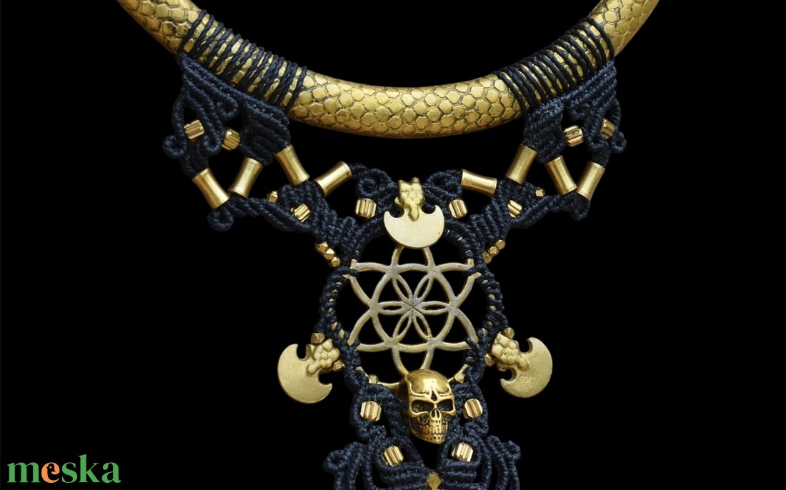 Kézzel készített Labradorit makramé nyakék - ékszer - nyaklánc - bogyós nyaklánc - Meska.hu