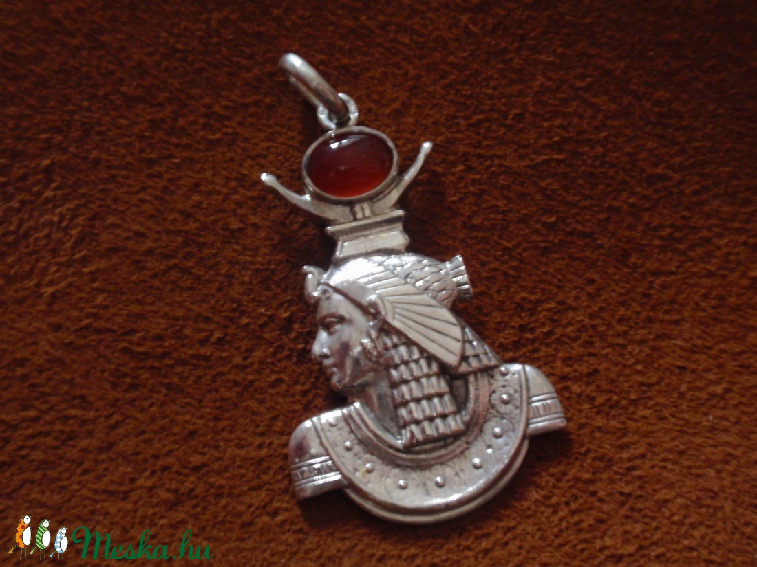 Ízisz Istennő ritkább medálja - ékszer - nyaklánc - medál - Meska.hu