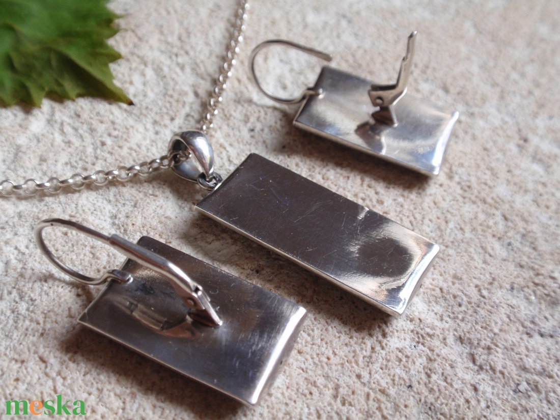 Virágmintás ezüst fülbevaló medállal - ékszer - ékszerszett - Meska.hu