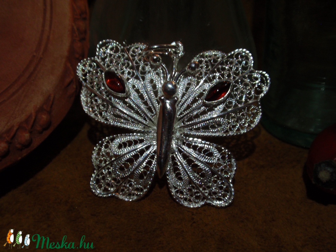 Filigrán ezüst pillangó gránát kővel - ékszer - Meska.hu