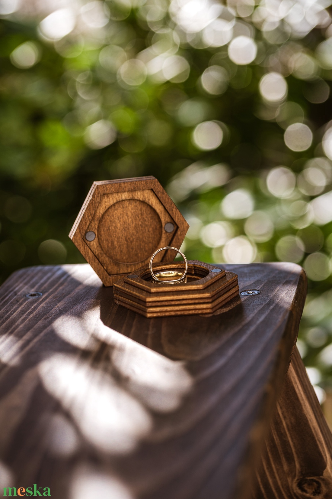 Esküvői gyűrűdoboz hatszögletű barna színű - esküvő - kiegészítők - gyűrűtartó & gyűrűpárna - Meska.hu