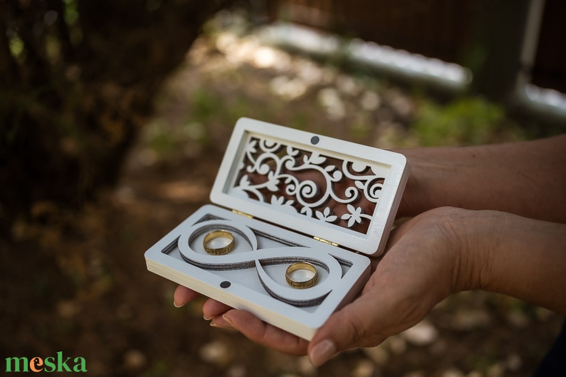 Esküvői gyűrű dobozotok végtelen jellel - esküvő - kiegészítők - gyűrűtartó & gyűrűpárna - Meska.hu