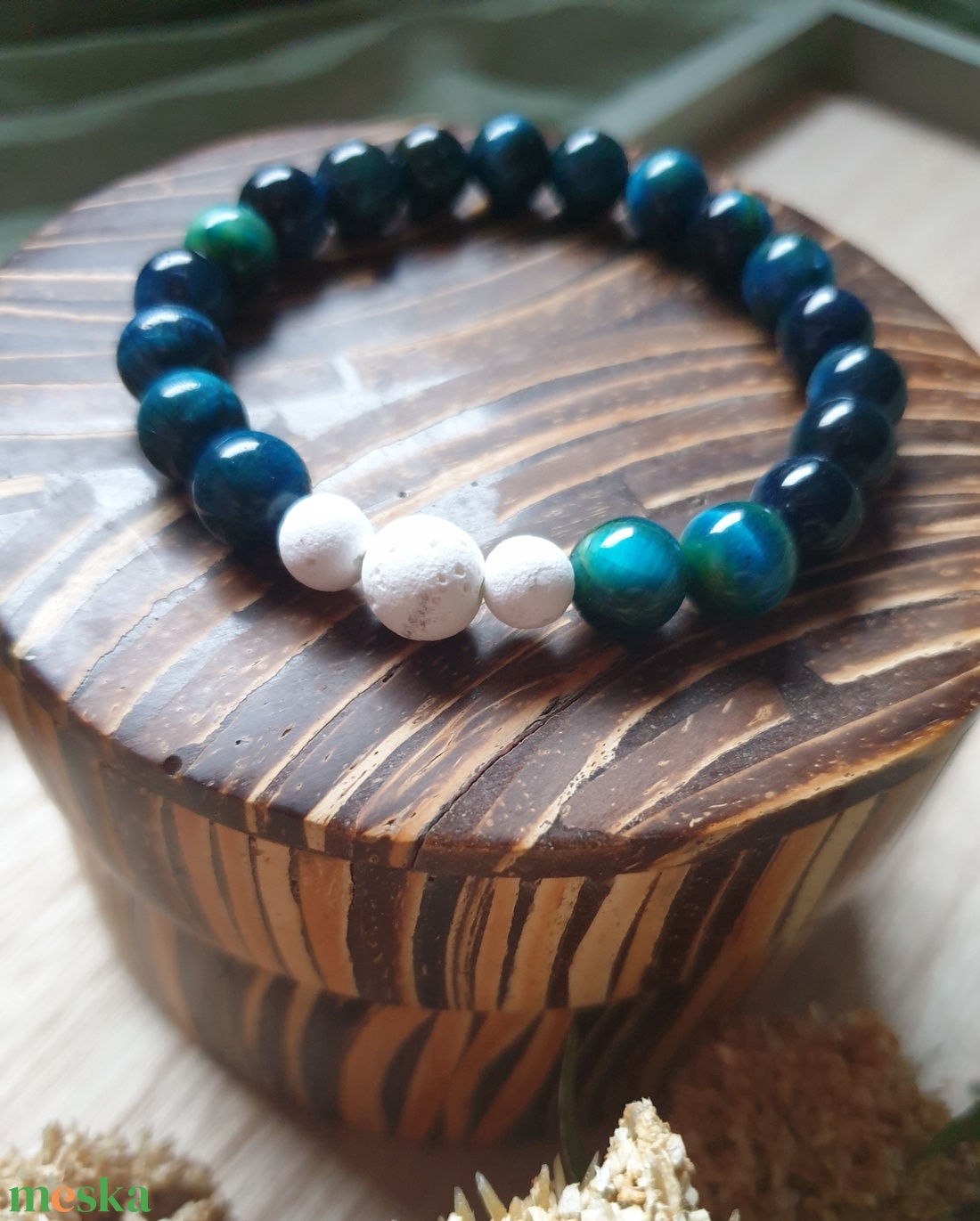 Illatfelhő a csuklódon, illatos ásványkarkötő, lávakő és tigrisszemből - ékszer - karkötő - ásványkarkötő - Meska.hu