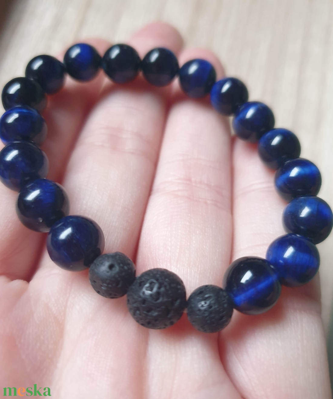 Illatfelhő a csuklódon, illatos ásványkarkötő, lávakő és tigrisszemből - ékszer - karkötő - ásványkarkötő - Meska.hu