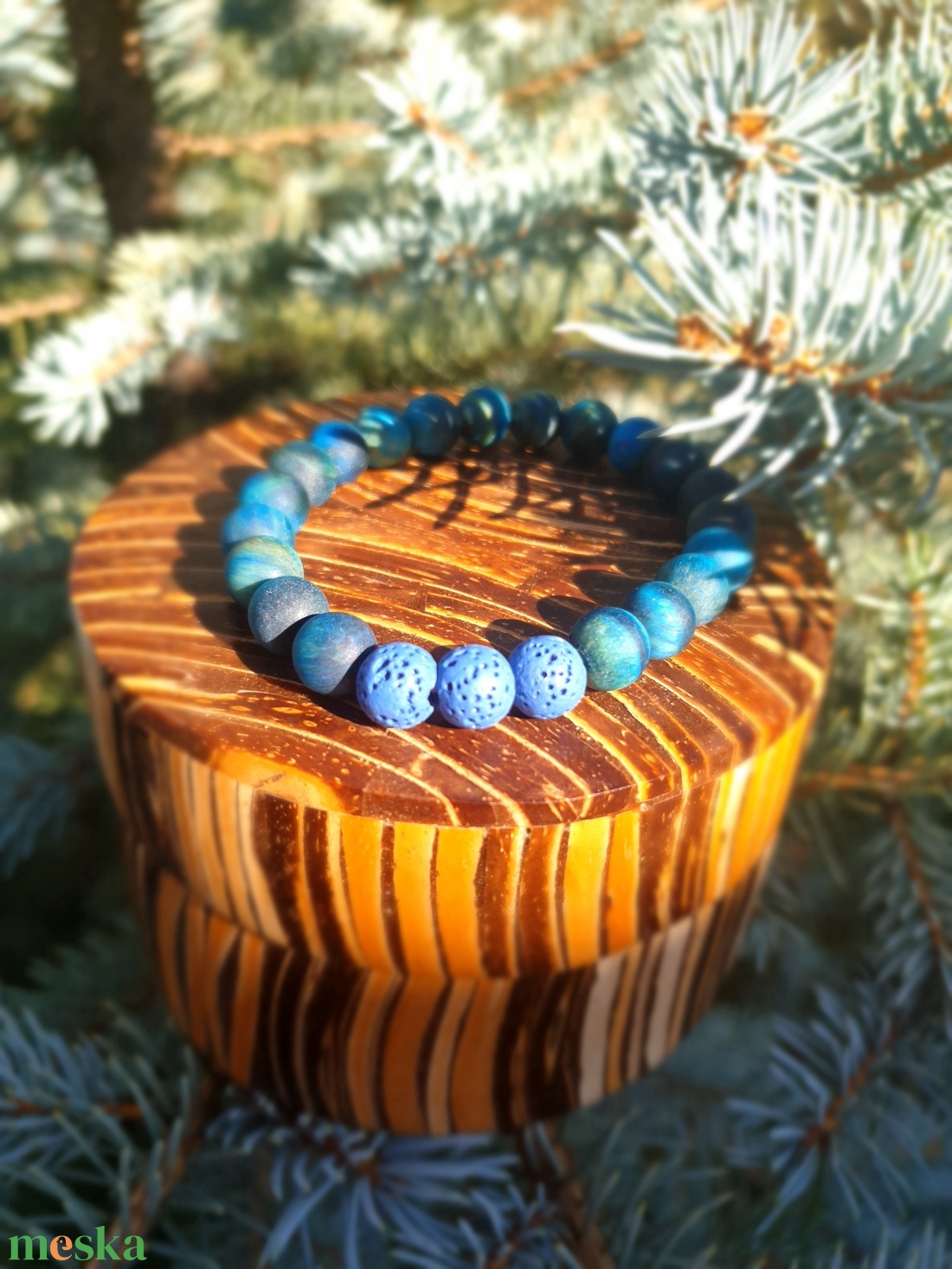 Illatfelhő a csuklódon, illatos ásványkarkötő, lávakő és matt tigrisszemből - ékszer - karkötő - ásványkarkötő - Meska.hu