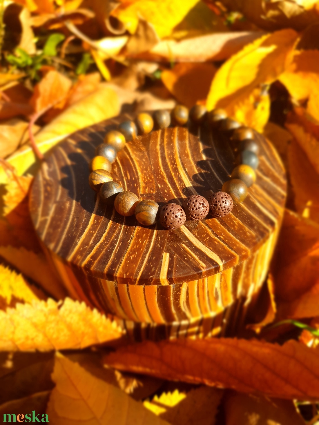 Illatfelhő a csuklódon, illatos ásványkarkötő, lávakő és matt tigrisszemből - ékszer - karkötő - ásványkarkötő - Meska.hu