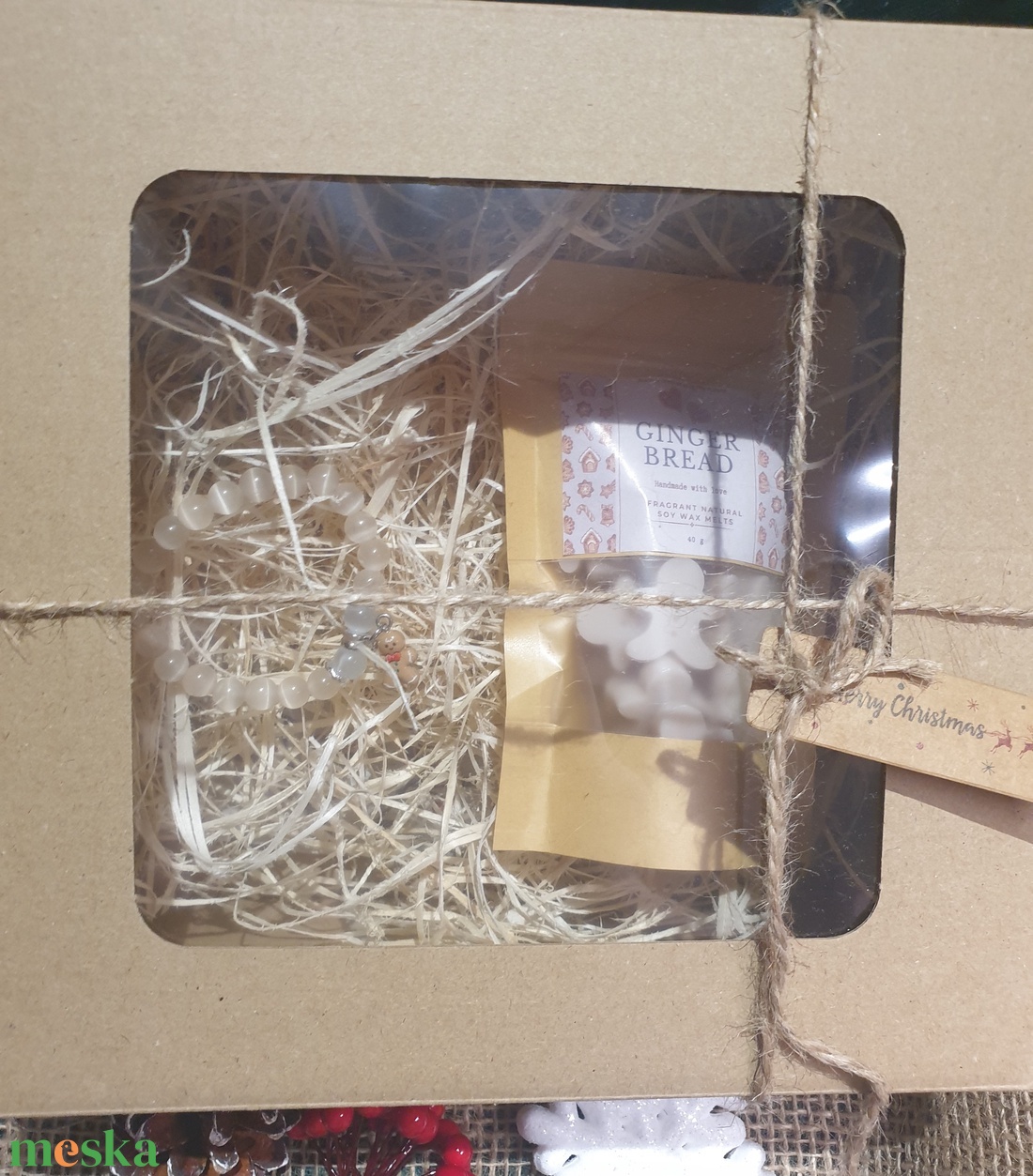 Karácsonyi ajándékdoboz, illatviasszal és macskaszemes karkötővel mézi charmmal - karácsony - karácsonyi lakásdekoráció - karácsonyi illatgyertya, mécses - Meska.hu